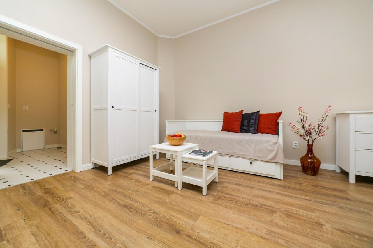 New Studio 3 - Self Check In, Parking Possible, Weekend Free Parking Bratislava Eksteriør bilde